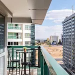 F1313 Fe Flat Espacoso, Confortavel Em Area Central
